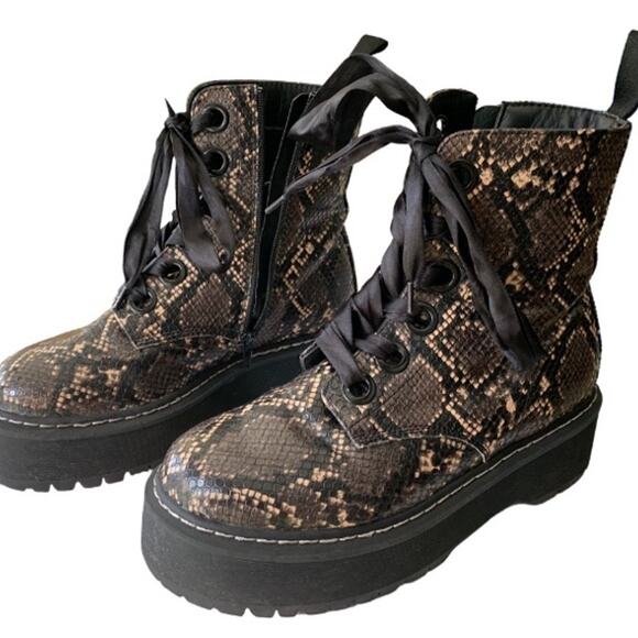 Forever 21 Women's 8 Booties Exotic faux snakeskin chunky platform combat Boots - Picture 1 of 12